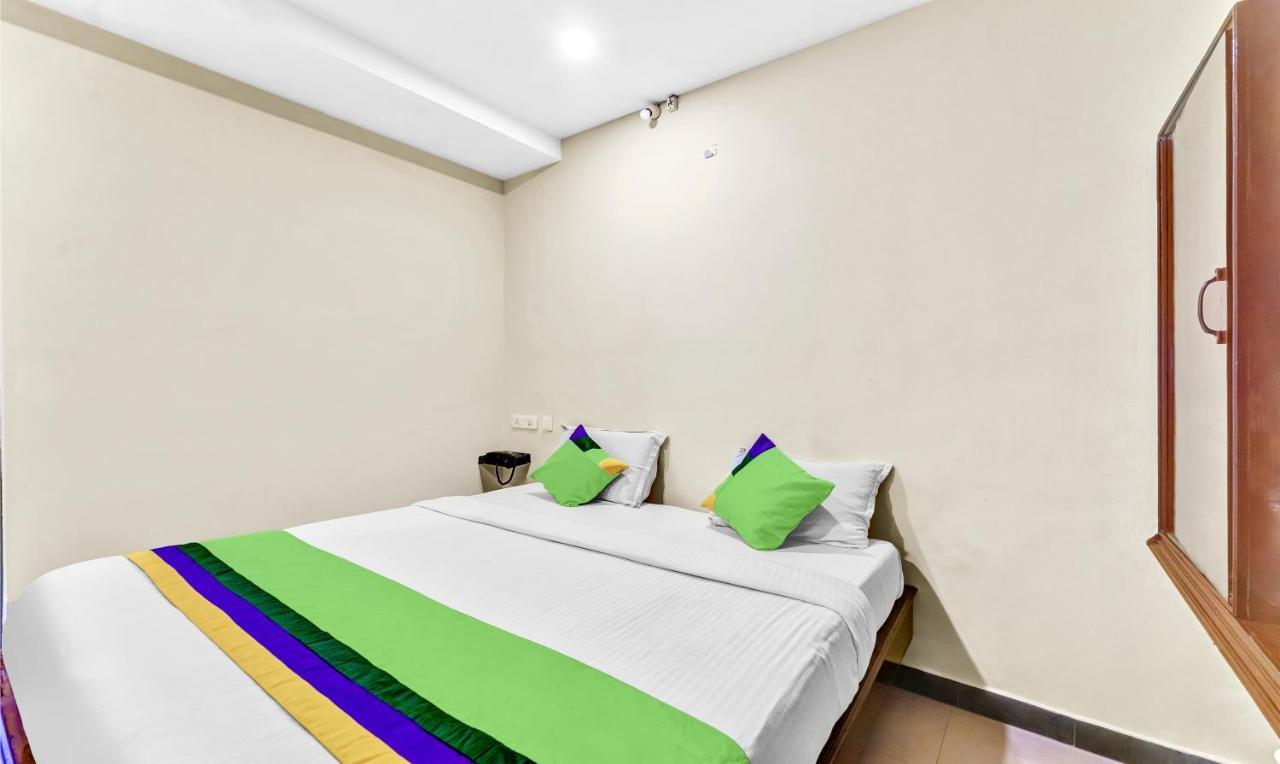Treebo B Coral, 2 Km From Promenade Beach Hotel ปอนดิเชอรี ภายนอก รูปภาพ